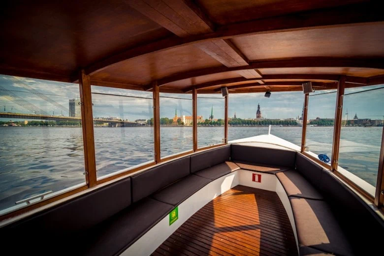 Кораблики на Рижском канале - River Cruises Latvia